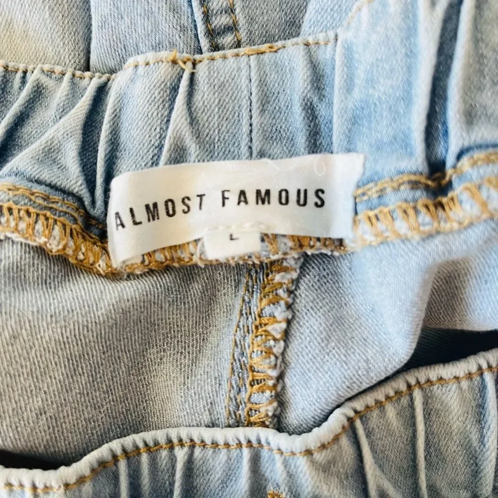 Almost Famous light blue wash drawstring cargo joggers jeans size Large.
